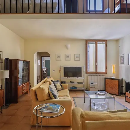 Charming In Oltrarno Apartment *