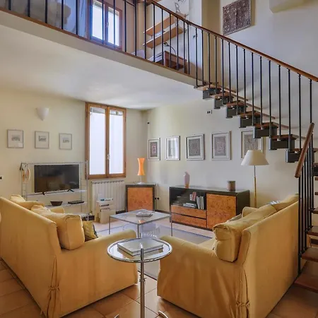 Charming In Oltrarno Apartment Florence